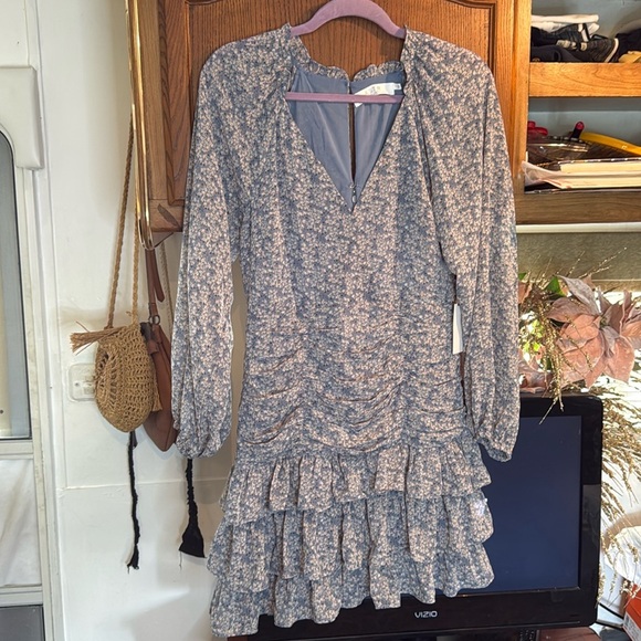 ASTR The Label Floral Blue Dress with Ruffle Hem Size L - Picture 13 of 13